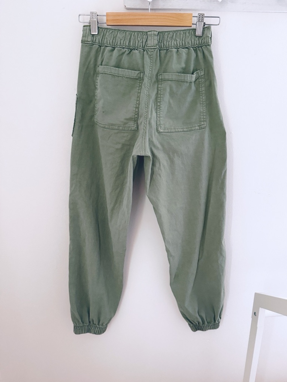 SO Cargo Jogger Capri Jogger Pants in Olive green women’s size small